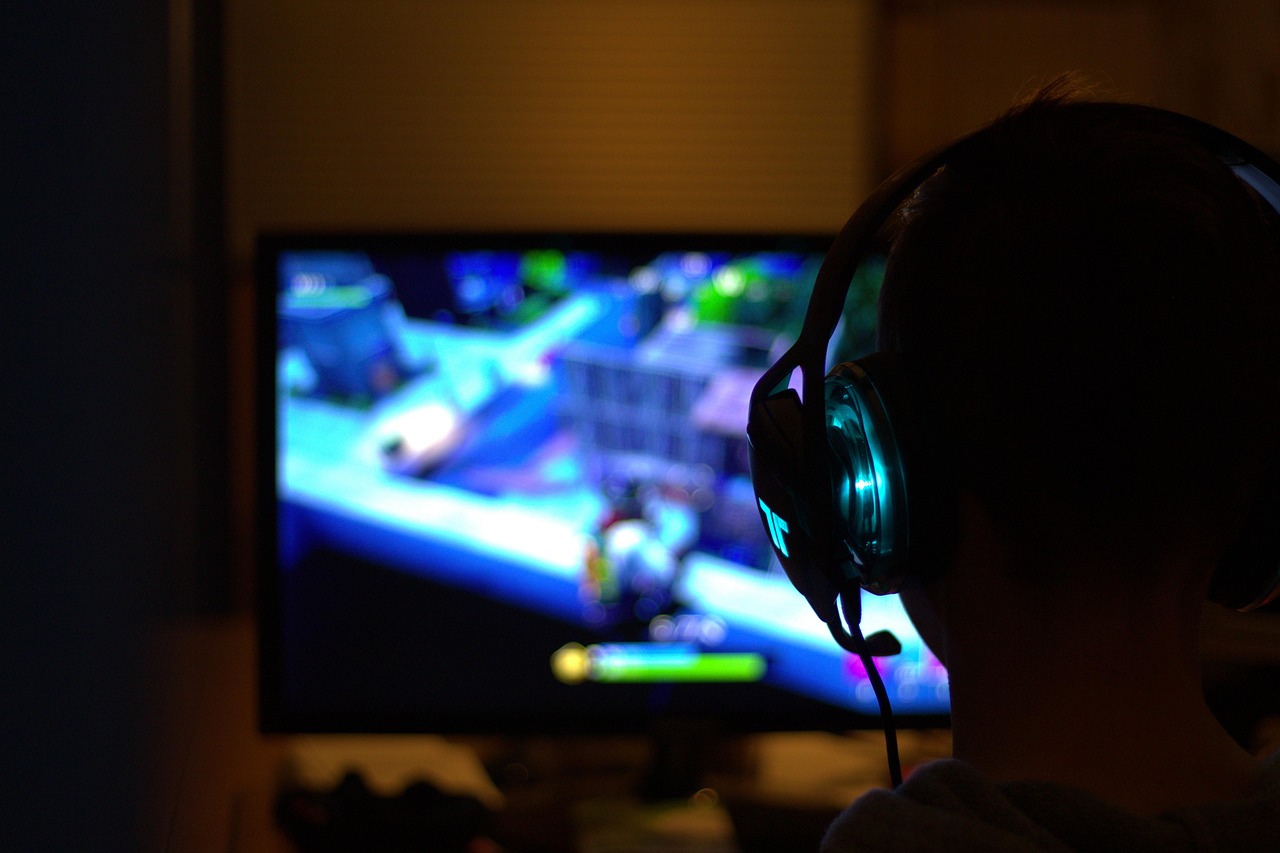 Understanding Online Gaming: Genres, Features & Player Experience